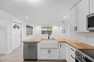 131 Emerald Ln, Largo, FL 33771 - Photo 9