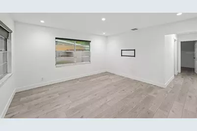 131 Emerald Lane, Largo, FL 33771 - Photo 5
