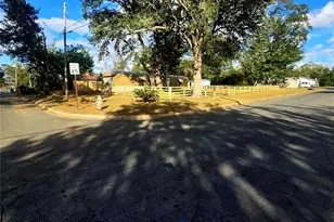 2820 Barnes St, Marianna, FL 32448 - Photo 3
