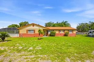 2266 Lake Lizzie Ct, Saint Cloud, FL 34771 - Photo 5
