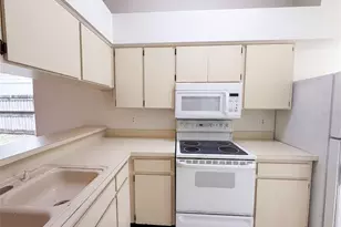 8613 Cottonway Ln, Tampa, FL 33635 - Photo 7