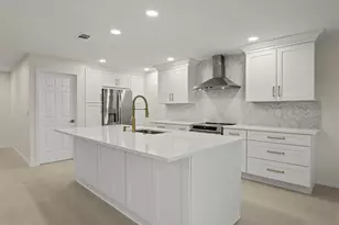 2703 Lancaster Dr, Sun City Center, FL 33573 - Photo 7