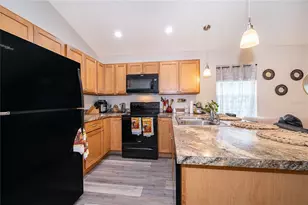 1360 Cottage Cir, Tavares, FL 32778 - Photo 5