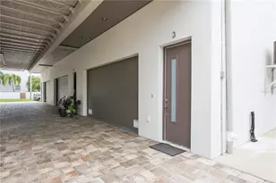 4910 W McElroy Ave, Tampa, FL 33611 - Photo 3