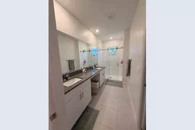 10805 Fanning Springs Court, Tampa, FL 33647 - Photo 5