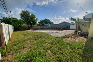 9956 136th St, Seminole, FL 33776 - Photo 3
