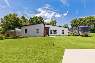 11426 Lakeview Dr, Leesburg, FL 34788 - Photo 1