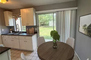 7425 Villas Oak Ct, Orlando, FL 32835 - Photo 9