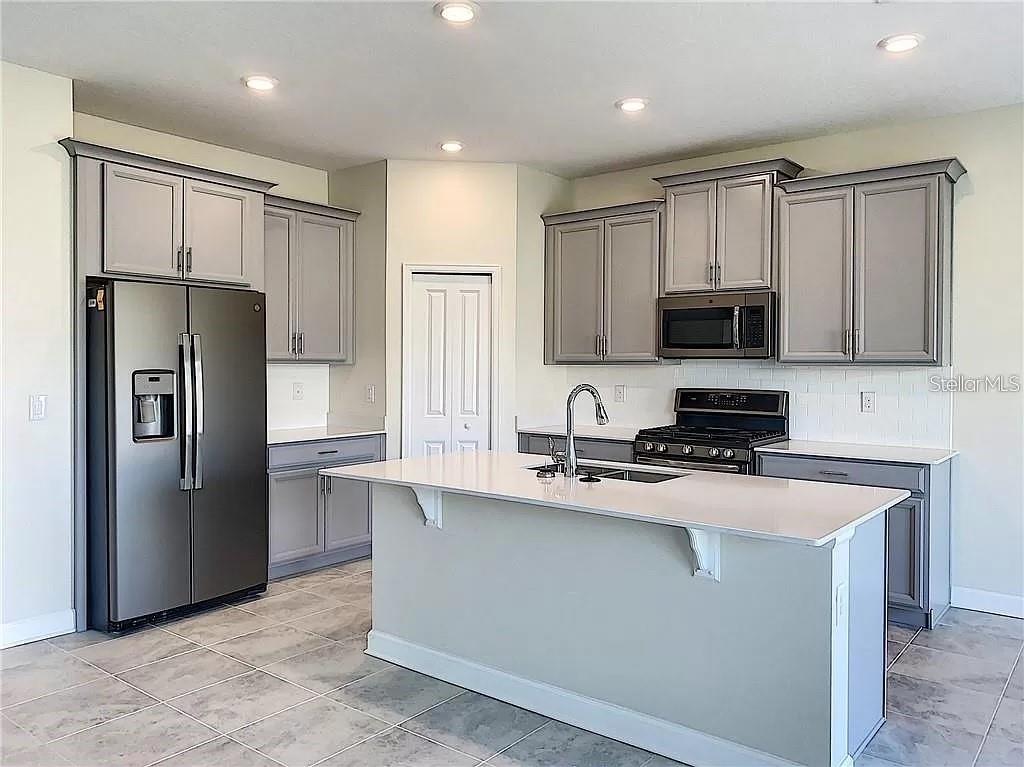 1307 Oak Crest St main architectural view