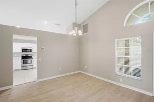 7912 Merchantville Cir, Zephyrhills, FL 33540 - Photo 9