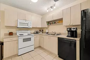 1501 Las Pacos Ct, The Villages, FL 32162 - Photo 11