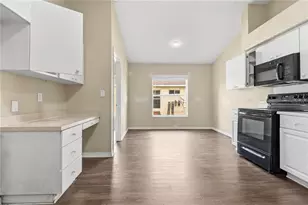 1422 Lake Shore Ranch Dr, Seffner, FL 33584 - Photo 5