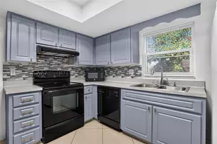 13635 Berkshire Ct, Grand Island, FL 32735 - Photo 13