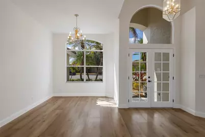 7111 41st Lane E, Sarasota, FL 34243 - Photo 3