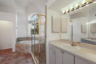 7111 41st Ln E, Sarasota, FL 34243 - Photo 9