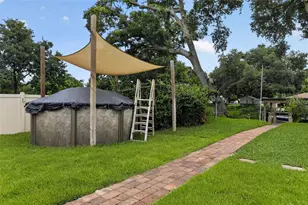 27728 Lisa Dr, Tavares, FL 32778 - Photo 27