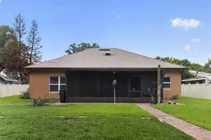27728 Lisa Dr, Tavares, FL 32778 - Photo 25