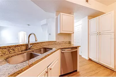 5500 Metrowest Boulevard #14-203, Orlando, FL 32811 - Photo 7