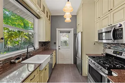 450 13th Avenue N, Saint Petersburg, FL 33701 - Photo 9