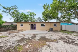 10410 N 27th St, Tampa, FL 33612 - Photo 15
