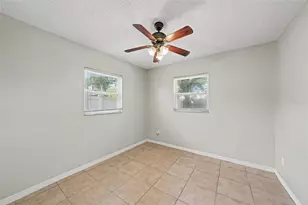 10410 N 27th St, Tampa, FL 33612 - Photo 13