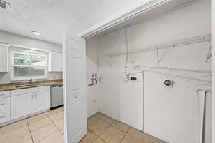 10410 N 27th St, Tampa, FL 33612 - Photo 19
