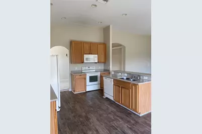 213 E Towerview Drive E, Haines City, FL 33844 - Photo 3