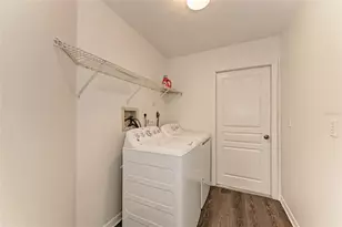 2046 Old Trevor Way, Sarasota, FL 34232 - Photo 23