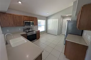 31404 Philmar Ln, Wesley Chapel, FL 33543 - Photo 7
