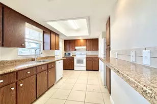132 S Bulova Dr, Apopka, FL 32703 - Photo 5