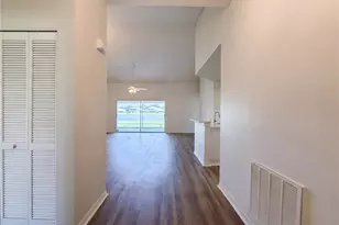 923 Oxford Park Dr, Sun City Center, FL 33573 - Photo 9