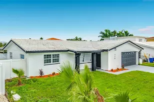 720 Capri Blvd, Saint Petersburg, FL 33706 - Photo 3