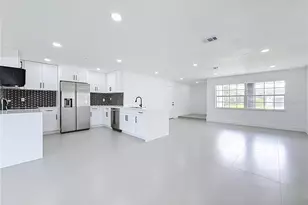 720 Capri Blvd, Saint Petersburg, FL 33706 - Photo 9