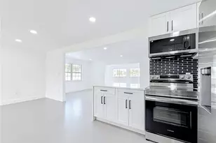 720 Capri Blvd, Saint Petersburg, FL 33706 - Photo 13