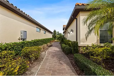 8424 Alberata Vista Drive, Tampa, FL 33647 - Photo 3