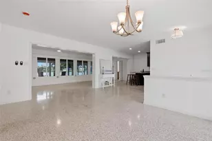 412 W Shade Dr, Venice, FL 34293 - Photo 9