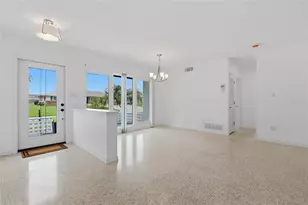 412 W Shade Dr, Venice, FL 34293 - Photo 3