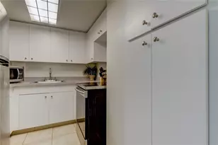 880 Mandalay Ave, Clearwater Beach, FL 33767 - Photo 5