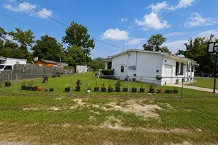 354 Park Dr, Deland, FL 32724 - Photo 5