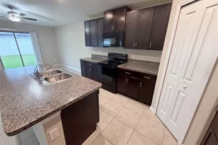 39693 Harvest Creek Ln, Zephyrhills, FL 33540 - Photo 7