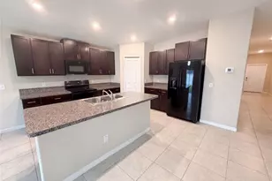 39693 Harvest Creek Ln, Zephyrhills, FL 33540 - Photo 5