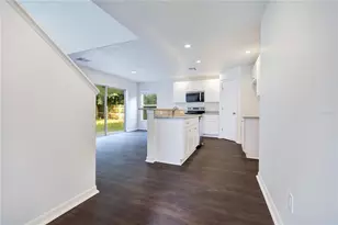 7415 Oxford Garden Cir, Apollo Beach, FL 33572 - Photo 9