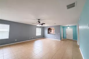 12902 Scout Ct, Grand Island, FL 32735 - Photo 3