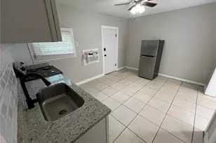 127 1/2 W Palmetto Ave, Deland, FL 32720 - Photo 9