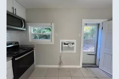 127 1/2 W Palmetto Avenue, Deland, FL 32720 - Photo 3