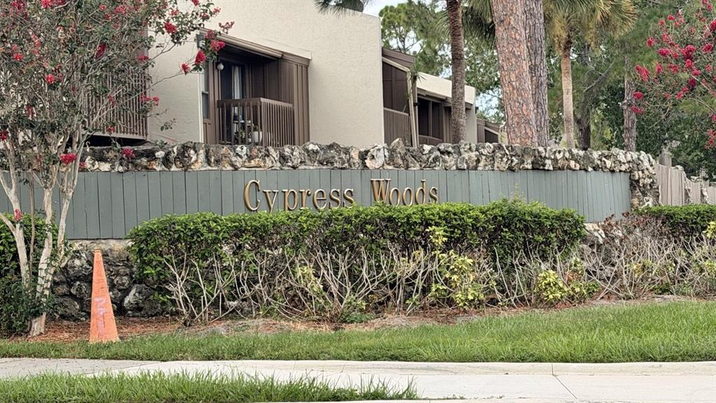 5304 Indian Creek Dr #D03 - 5304 Indian Creek Dr #D03, Orlando, FL 32811 Luxury Property | Jose Angel Pina