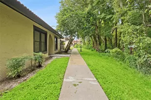 530 Hunter Cir, Kissimmee, FL 34758 - Photo 3