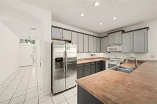 8257 Baywood Vista Dr, Orlando, FL 32810 - Photo 17