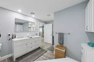 27821 Lois Dr, Tavares, FL 32778 - Photo 19