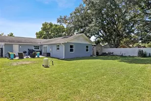 27821 Lois Dr, Tavares, FL 32778 - Photo 29